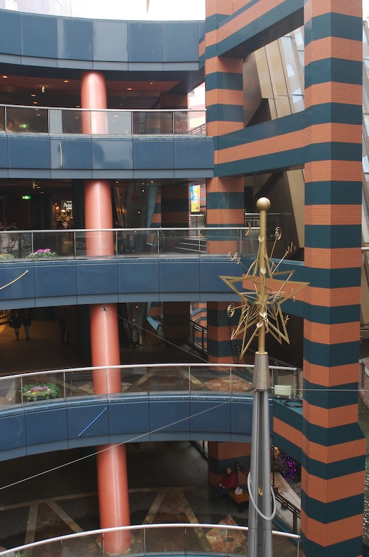A wider shot of the constellation type thing.