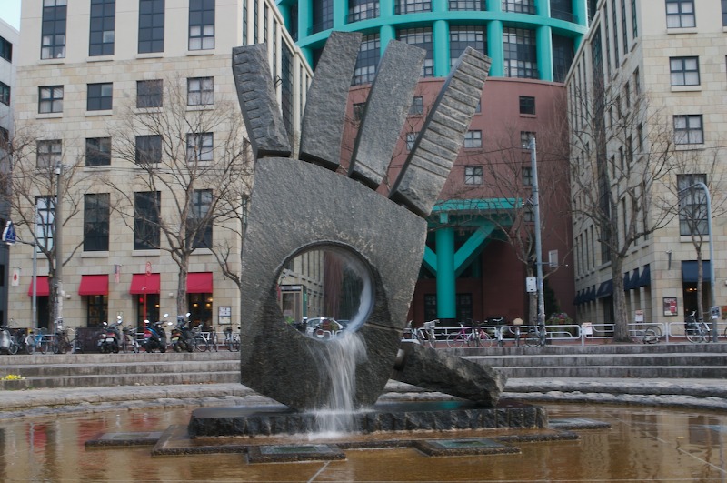 Neat little splash through; can you tell I've been fascinated with this fountain?